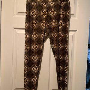 LulaRoe Tall & Curvy Leggings